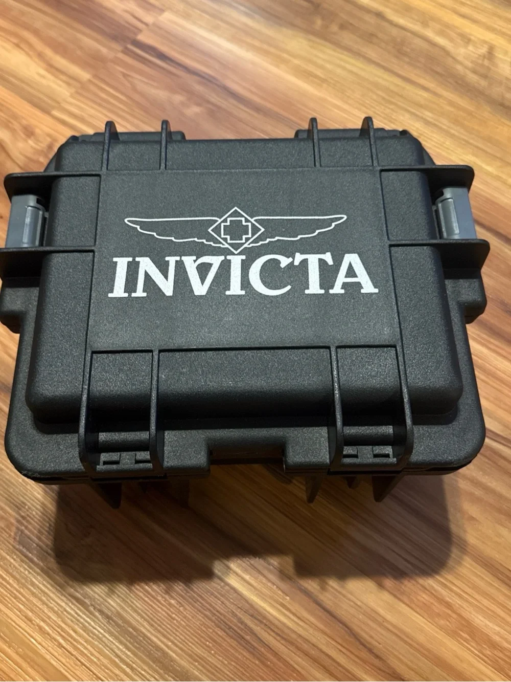 Invicta Reserve Akula model 31679 New Battery 3 Watch Case Included